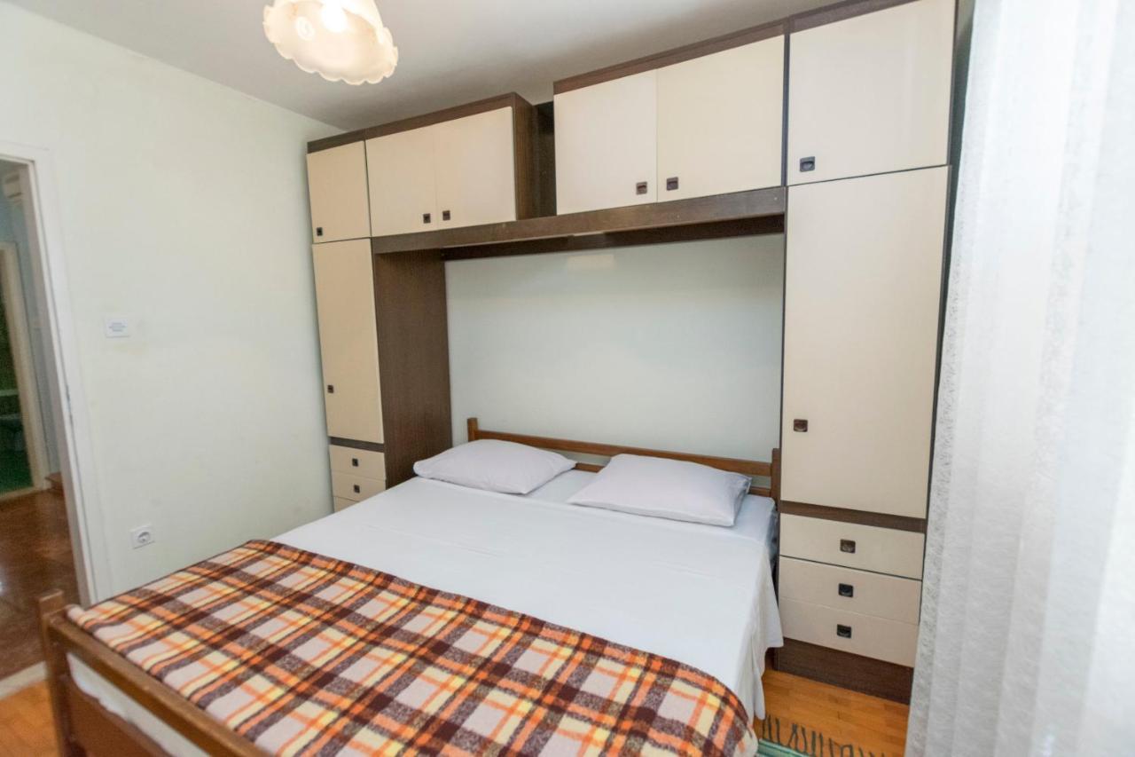 Apartment Smiljan Примоштен Екстер'єр фото