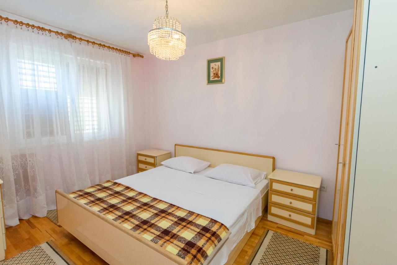 Apartment Smiljan Примоштен Екстер'єр фото