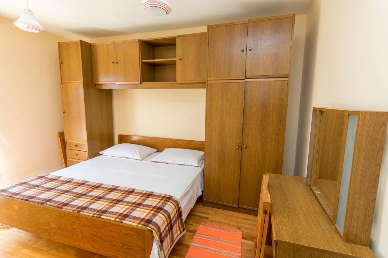 Apartment Smiljan Примоштен Екстер'єр фото